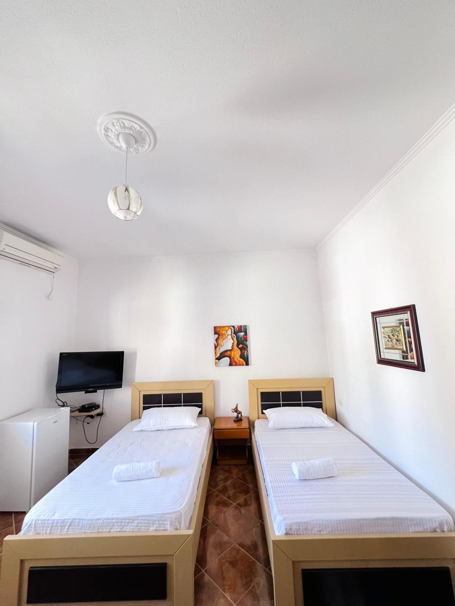 Villa Ensalv Berat - Apartment - Room - Penthouse Eksteriør bilde