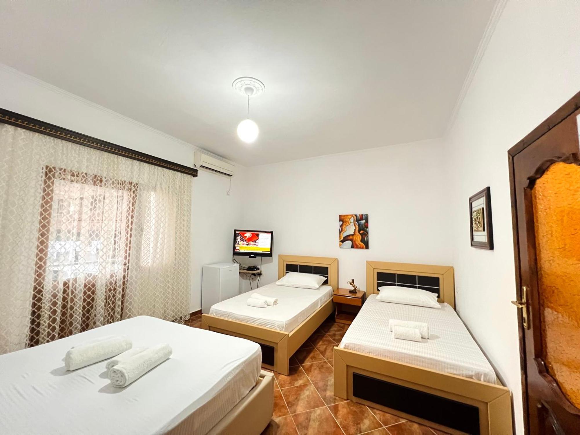 Villa Ensalv Berat - Apartment - Room - Penthouse Eksteriør bilde